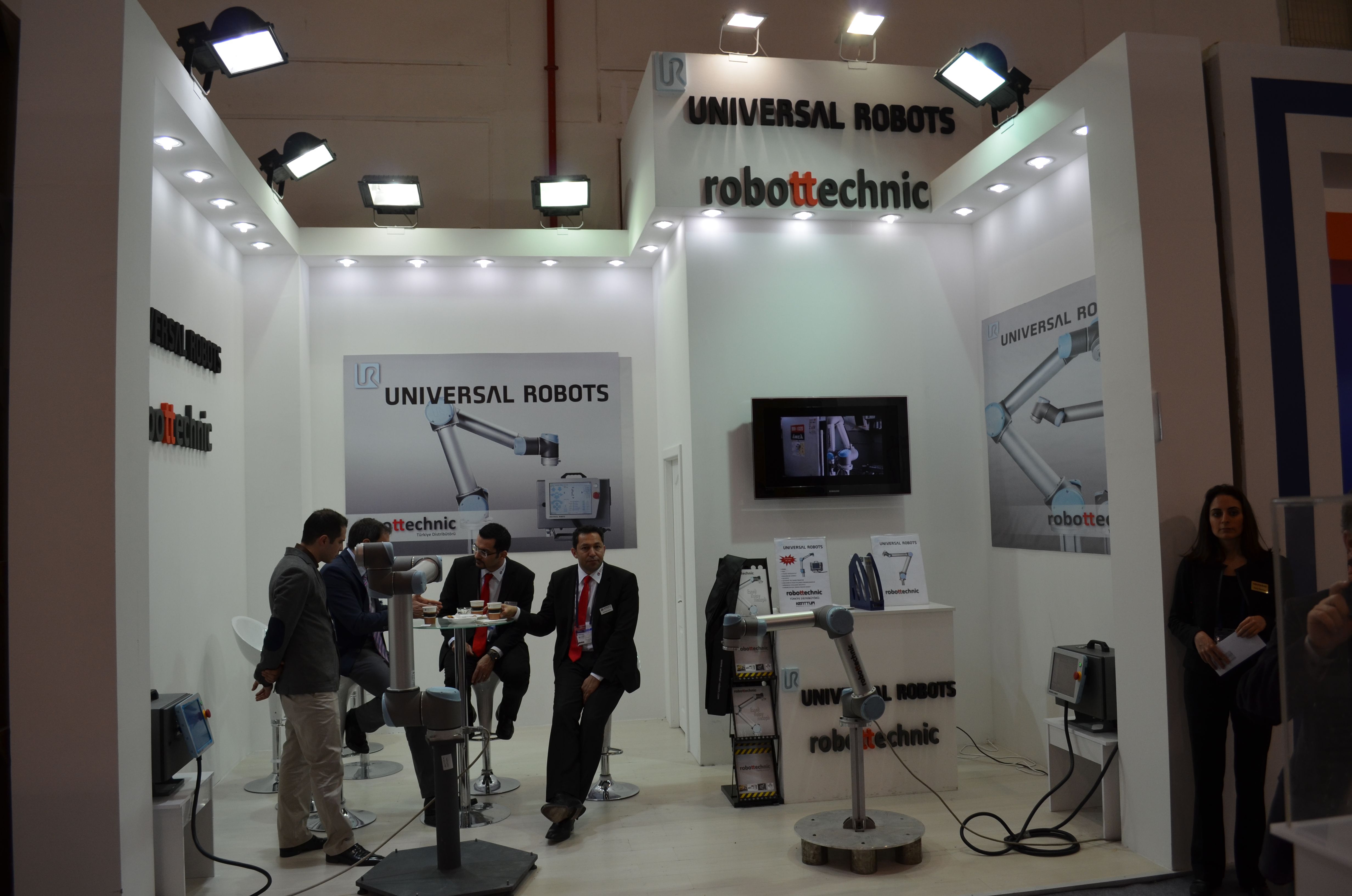 UNİVERSAL ROBOTS ROBOTTECHNİC 2014+2