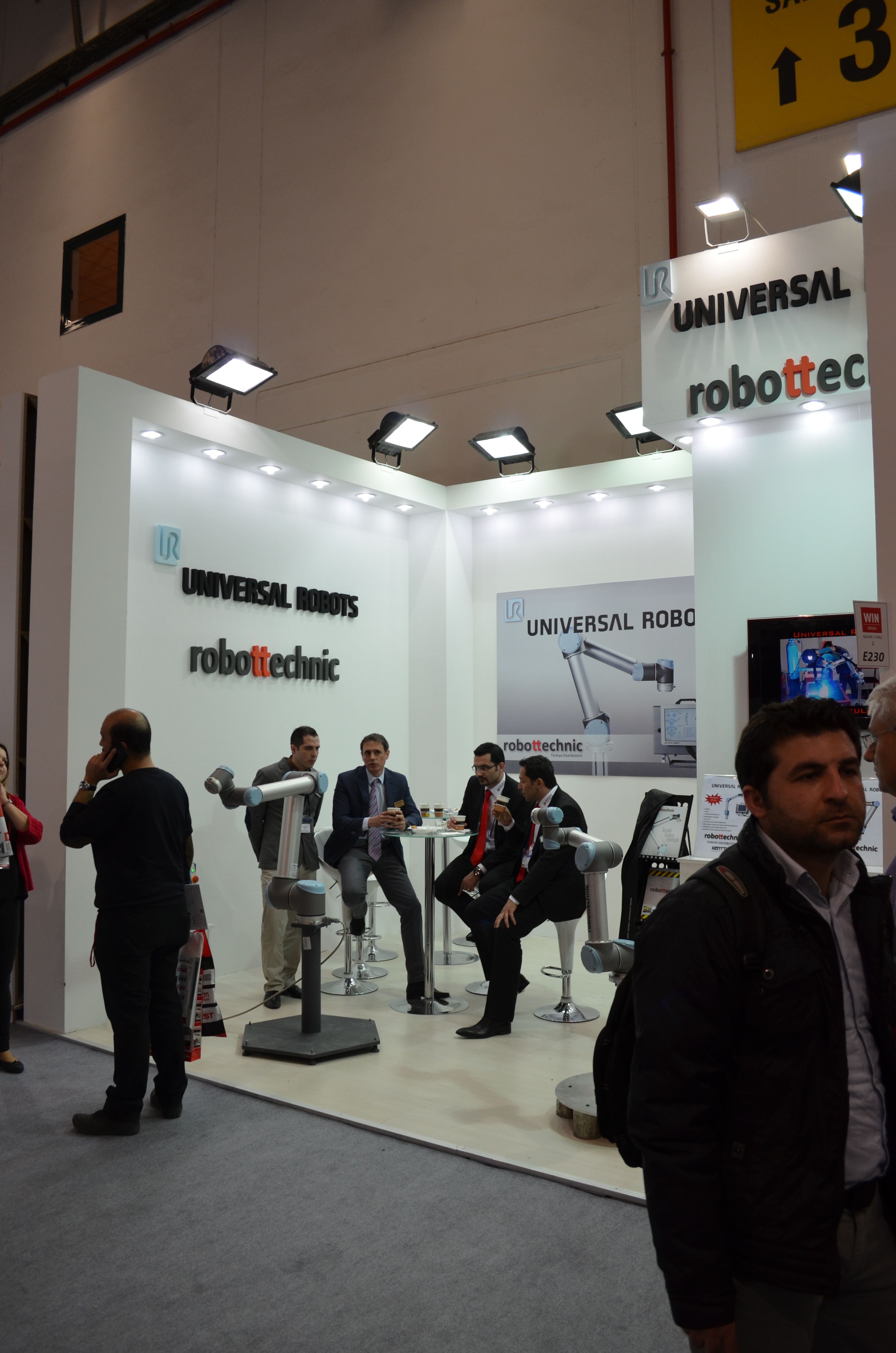 UNİVERSAL ROBOTS ROBOTTECHNİC 2014+3